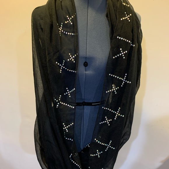 Black infinity scarf with studded crosses - Picture 1 of 3